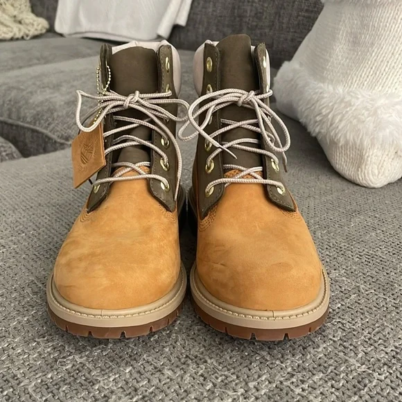 NWT TIMBERLAND Waterproof Boots! - Picture 3 of 12